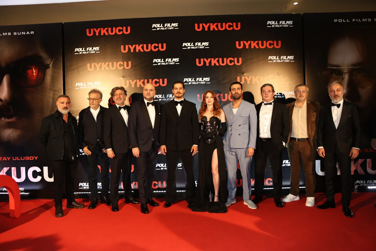Kırmızı halı coşkusundan perdeye: Çağatay Ulusoy ve Elçin Sangu'nun Uykucu'su sinema salonlarını ateşe vermeye hazırlanıyor