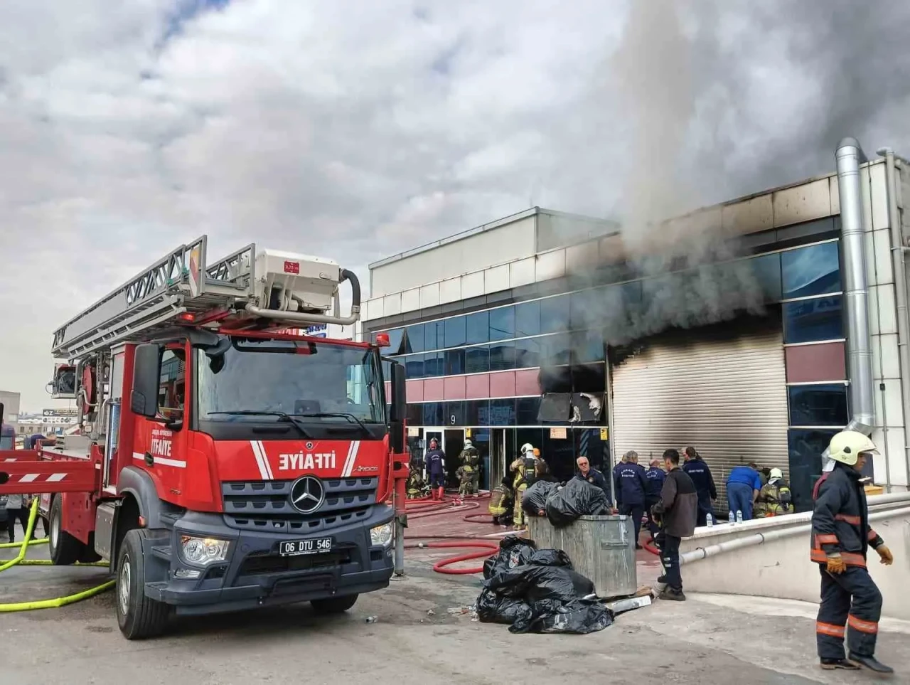 Son dakika: Ankara'da yangın yürekleri ağza getirdi!
