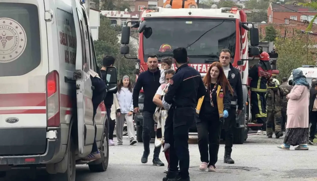 Arnavutköy’de yangın paniği: Anne ve 3 çocuğu son anda kurtarıldı!