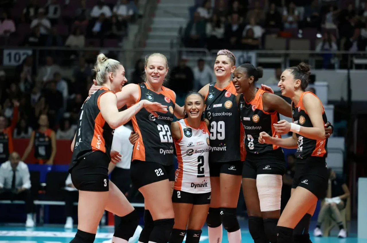 Eczacıbaşı Dynavit, sezonun ilk deplasmanında hata yapmadı