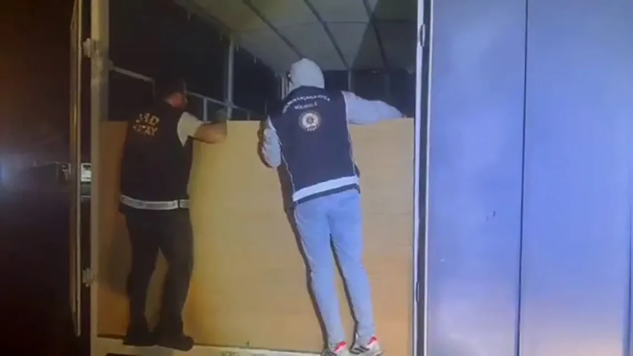 Hatay'da şok baskın! 'Kimse var mı?' sorusu cevapsız kalmadı