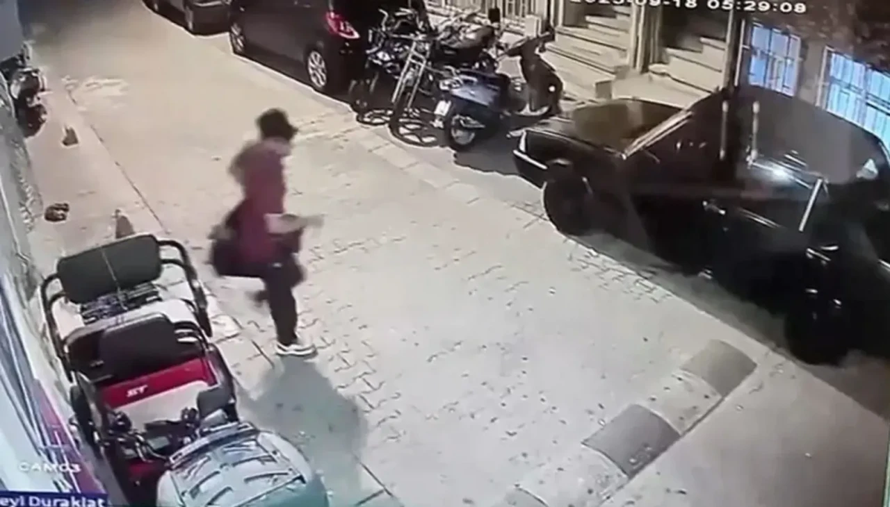 Beylikdüzü’nde cinayet: Motosikletli zanlı güvenlik kamerasında görüldü
