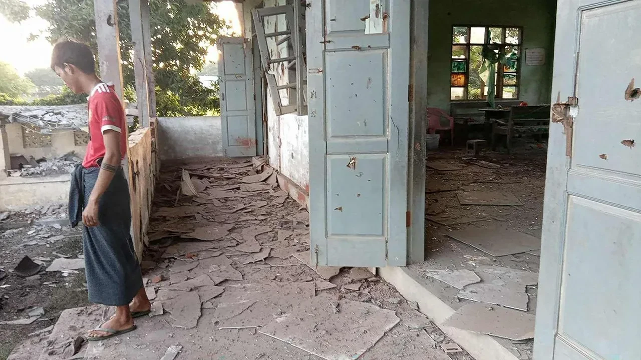 Myanmar’da sivil katliamı: Ordu paraşütle bomba attı