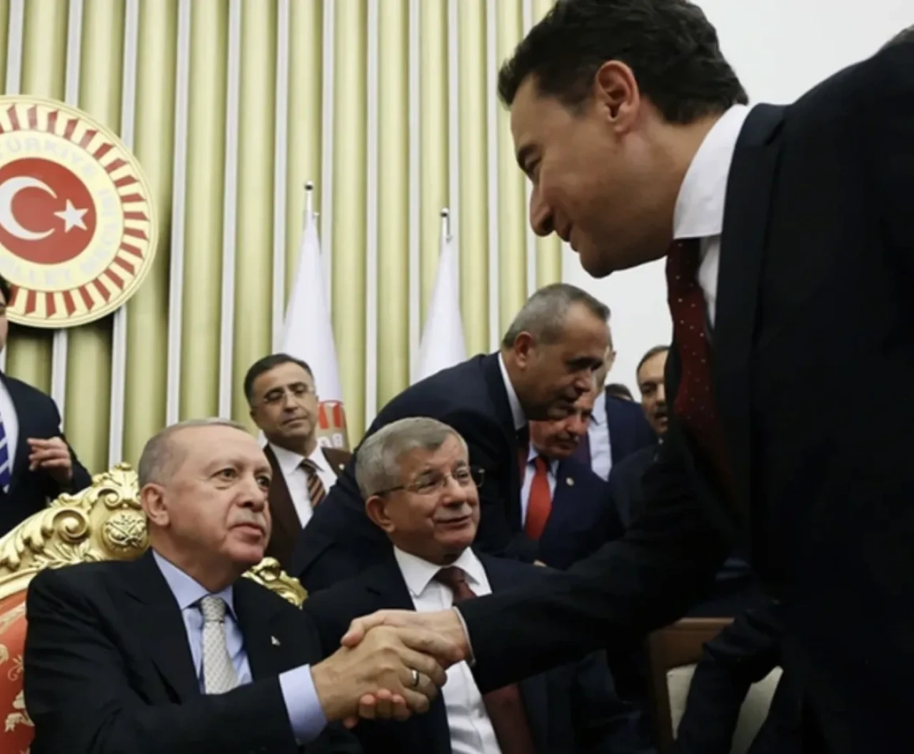 TBMM’nin açılışında tarihi anlar: Erdoğan, Babacan ve Davutoğlu sohbet etti