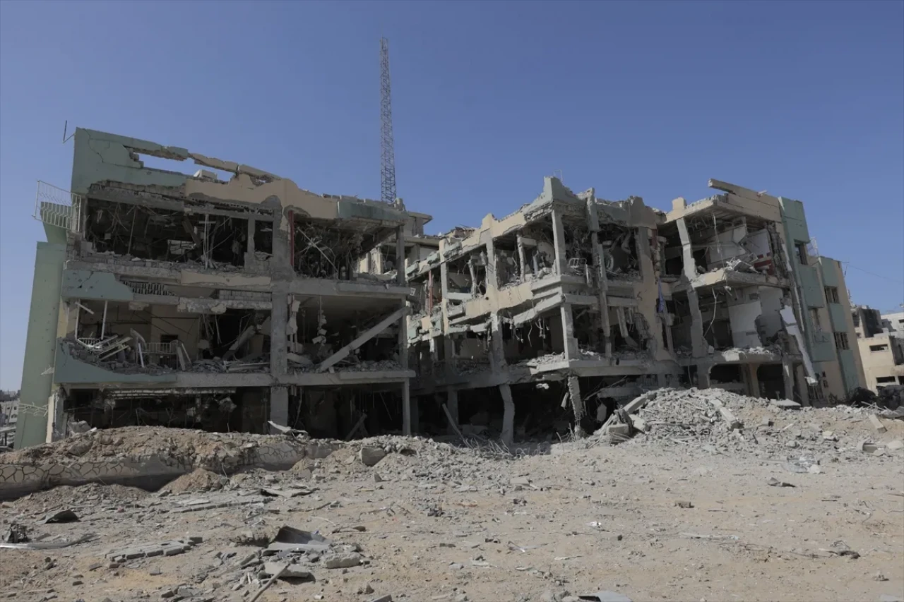 Ateşkesin ardından ilk görüntüler: Çocuk hastanesinde büyük yıkım!