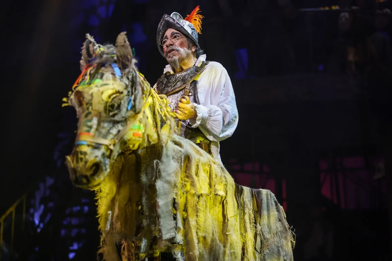 Selçuk Yöntem Don Kişot karakteriyle sahnede adeta devleşti