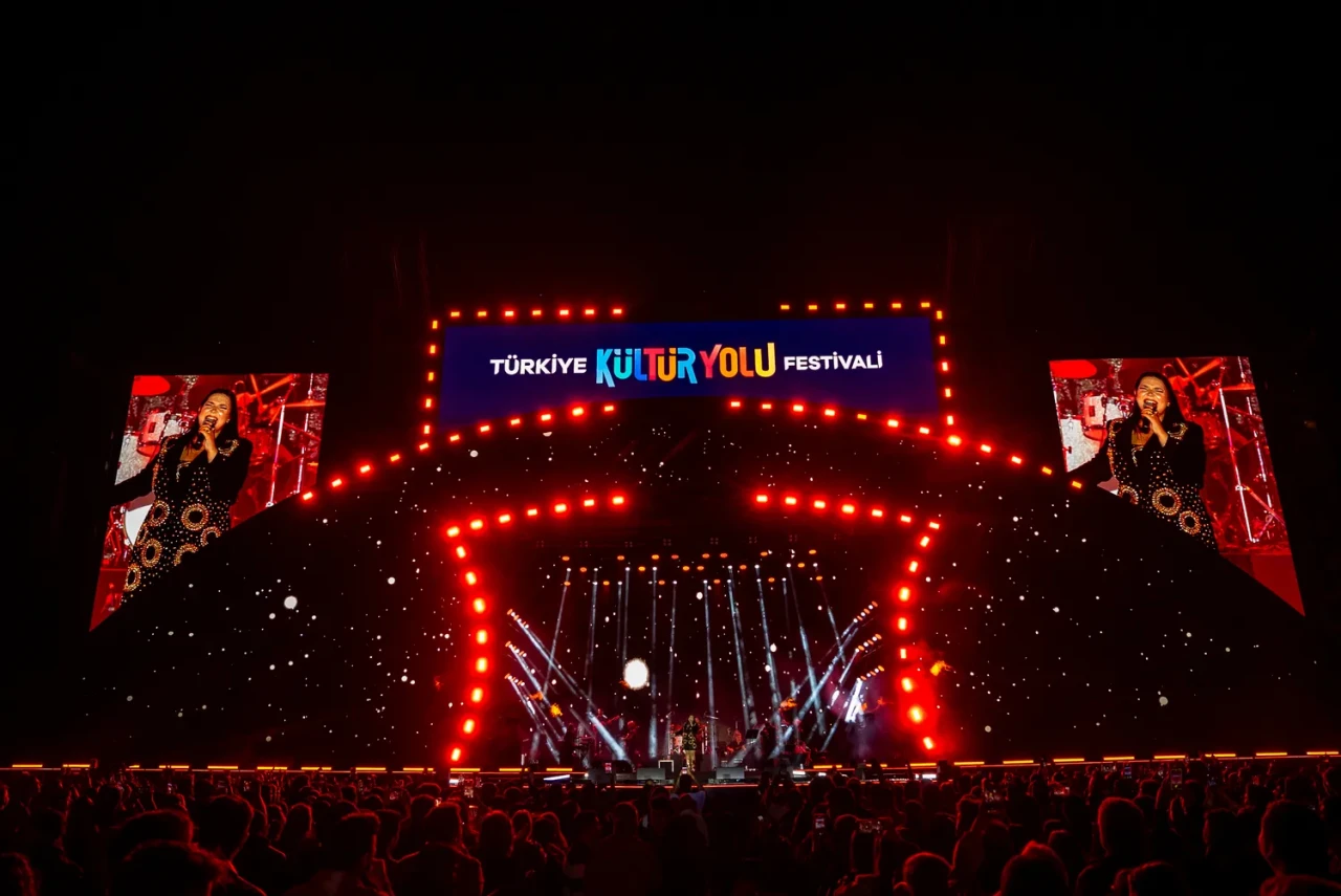 İzmir Kültür Yolu Festivali renkli etkinliklerle başladı