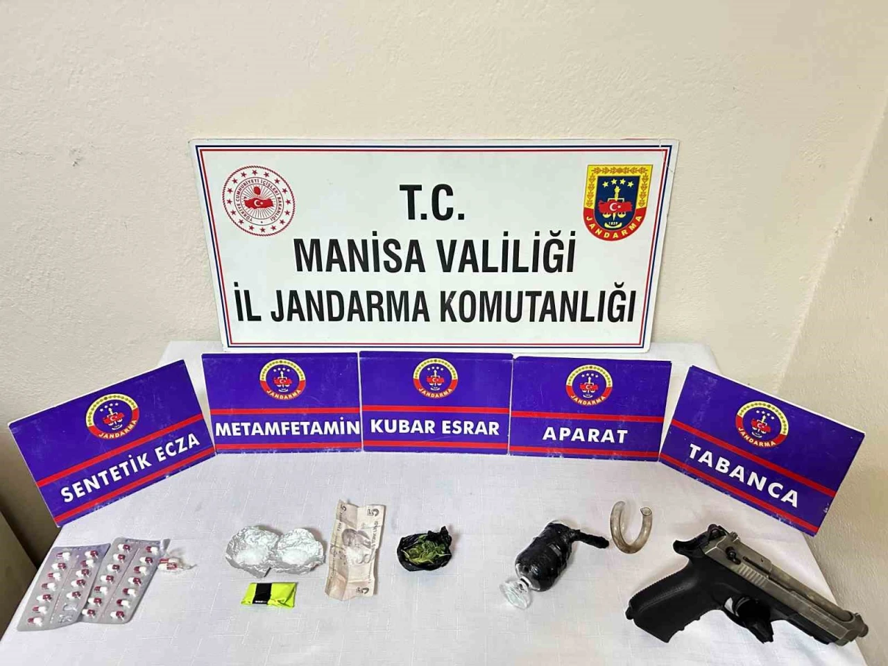 Manisa'da Jandarmadan zehir tacirlerine darbe: 2 Kişi tutuklandı