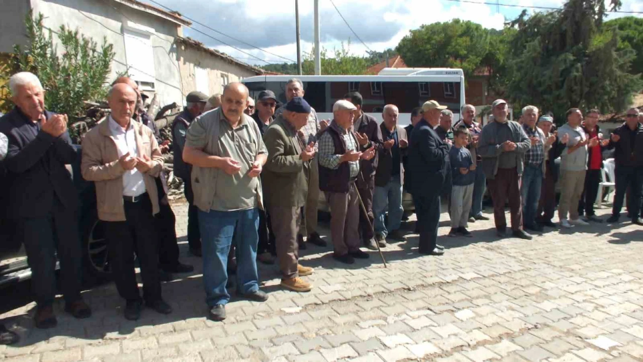 Balıkesir’de zeytin üreticileri yağmur duasına çıktı