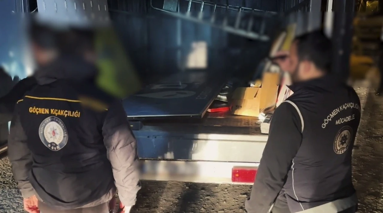 Bitlis’te 12 düzensiz göçmen yakalandı, 2 organizatör tutuklandı