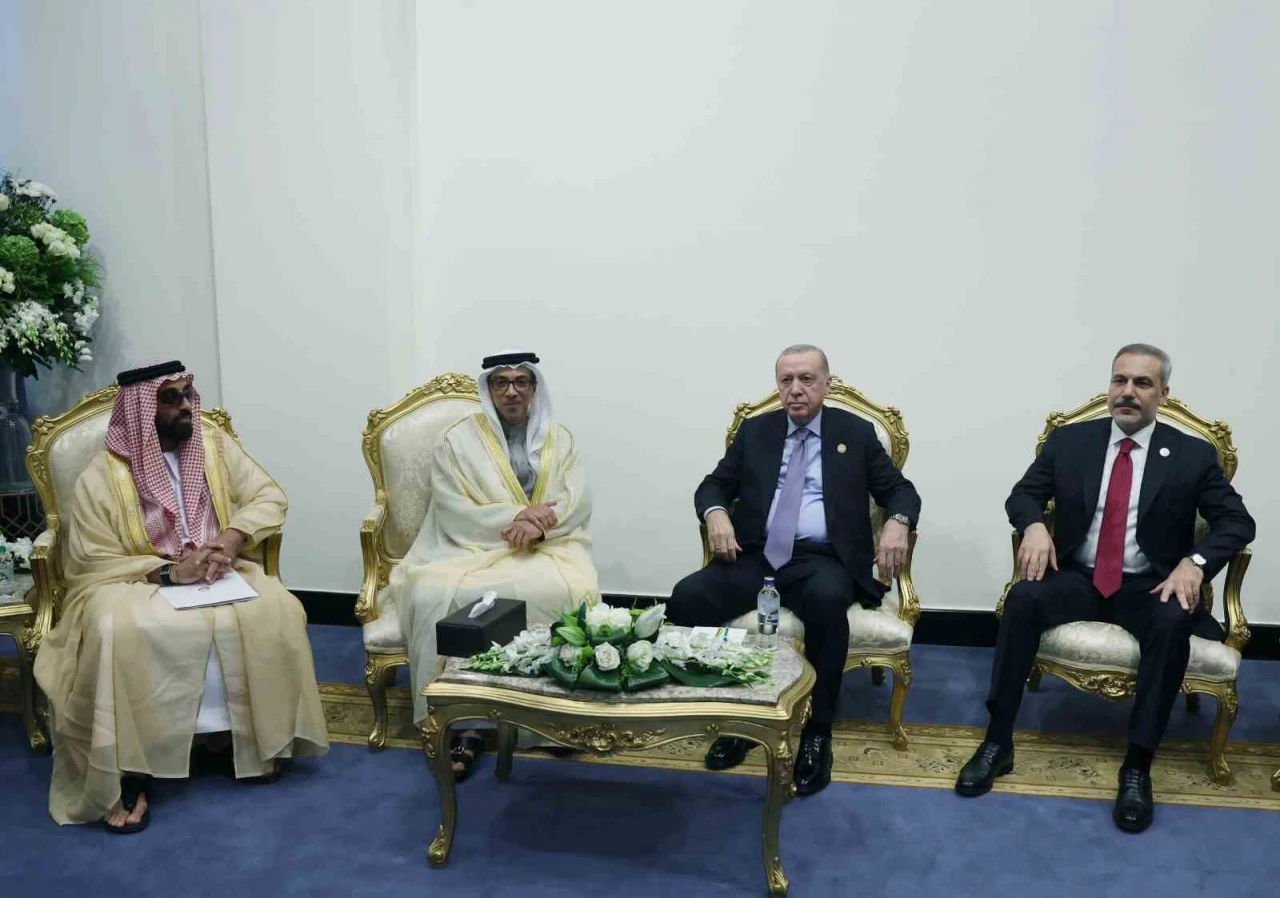 Gazze Zirvesi öncesi Cumhurbaşkanı Erdoğan ve BAE Başkan Yardımcısı’ndan dikkat çeken görüşme!