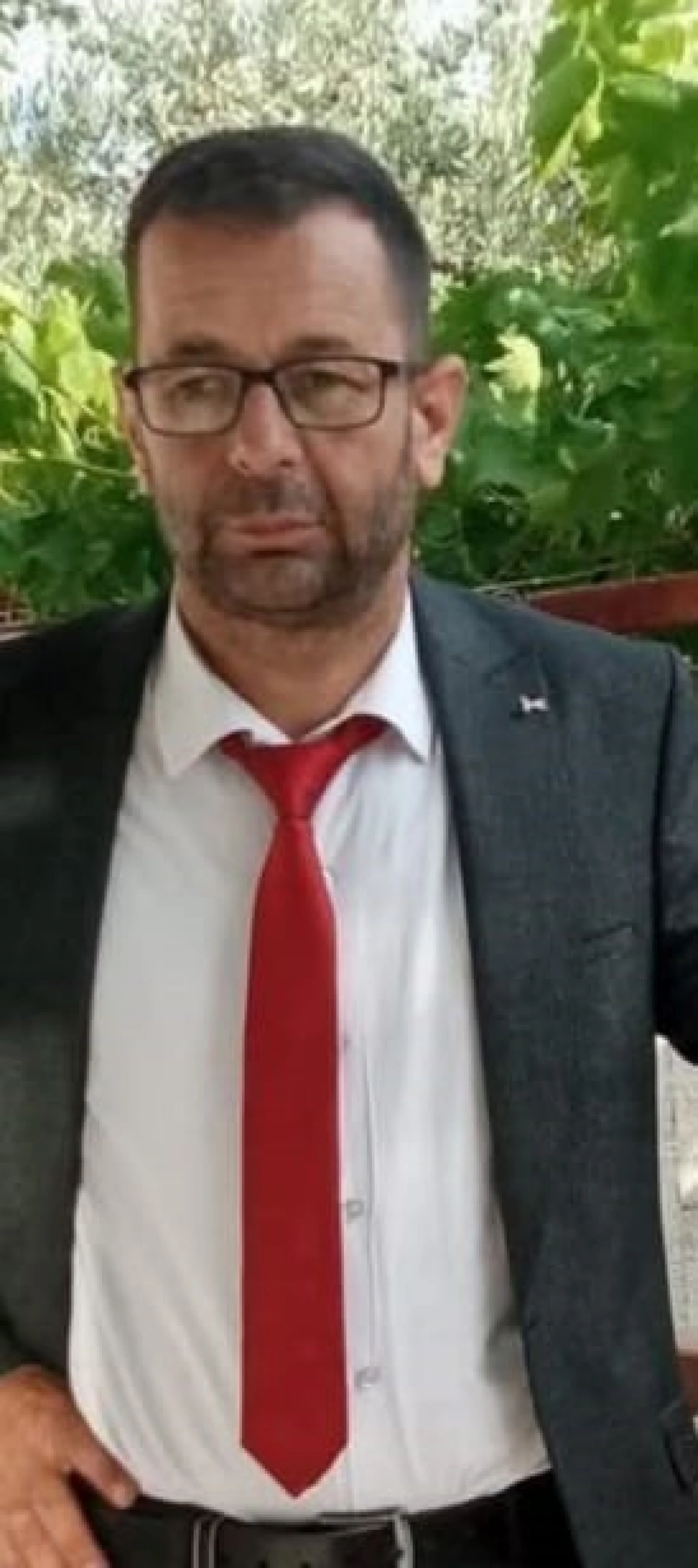 Devrilen traktörün altında kalan sürücü hayatını kaybetti