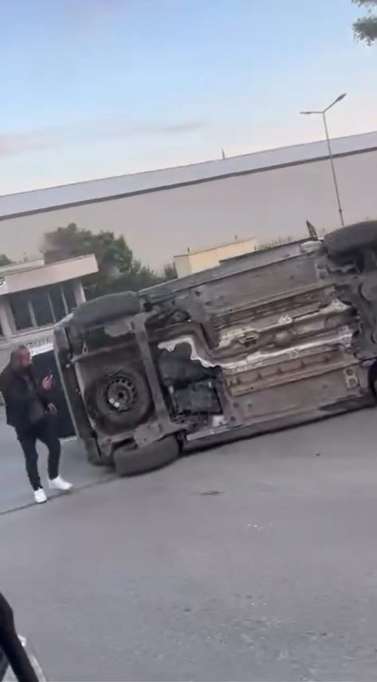 Trafik tartışması faciayla bitti: Araç takla attı!