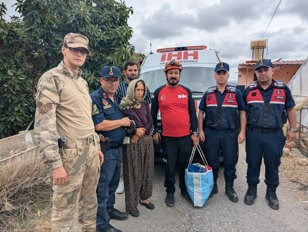 Herkes dağlarda aradı, o evin arkasından çıktı!
