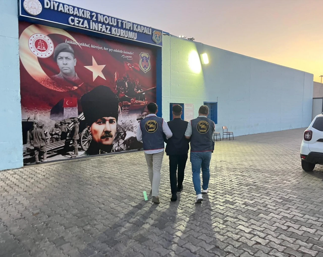 Gece yağması, uyuşturucu, cebir… Ama özgürlükleri kısa sürdü!
