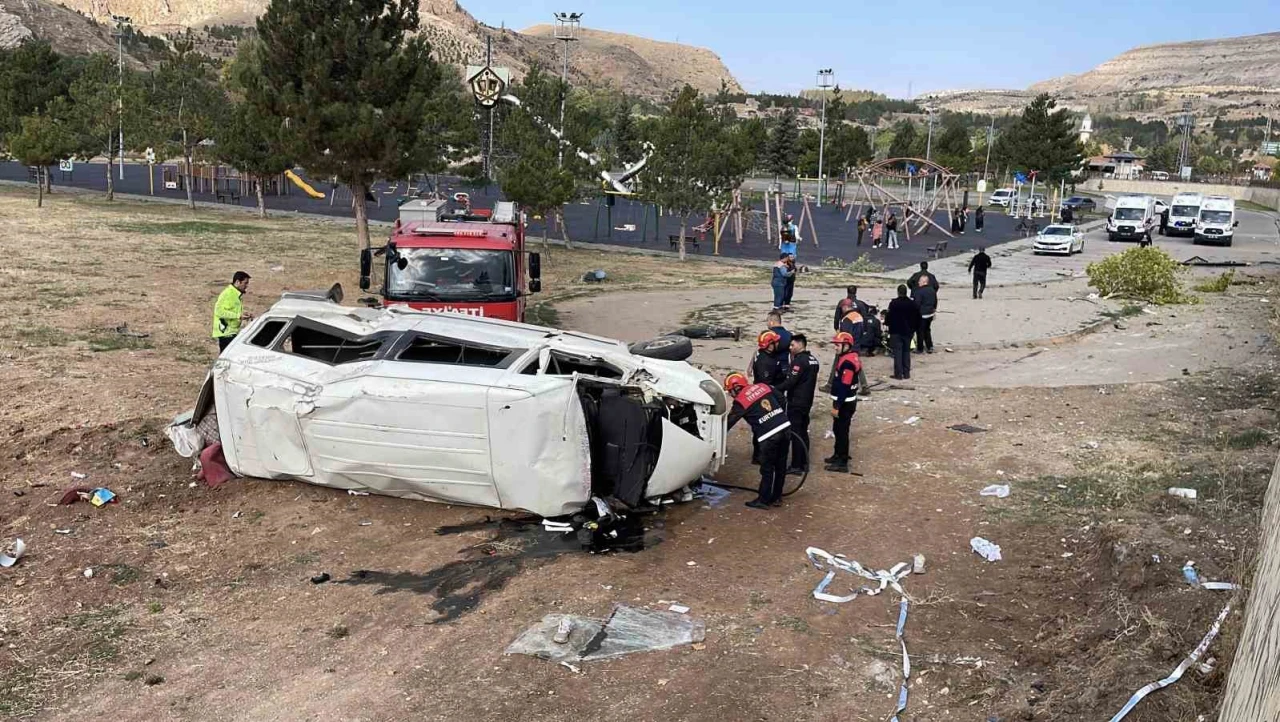 Minibüs uçuruma devrildi: Kazadan saatler sonra acı haber geldi!