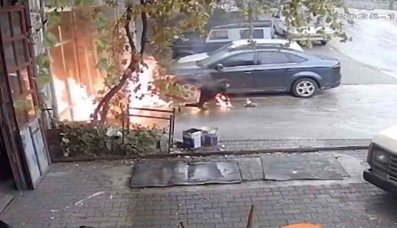 Oto tamirhanesinde dehşet anları: Yanmaktan böyle kurtuldular