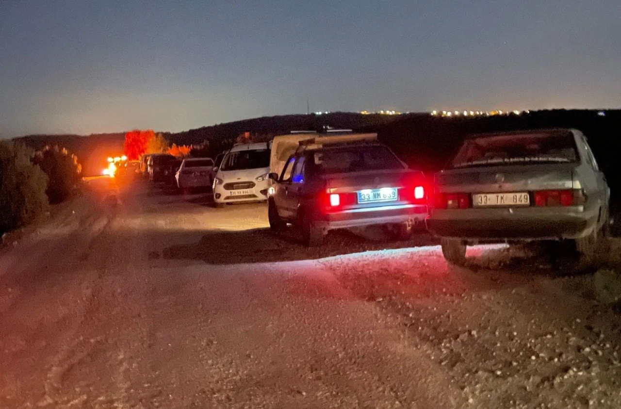 Devrilen otomobilin altında kalan 70 yaşındaki adam öldü