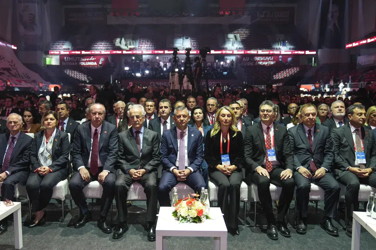 CHP Kurultayı’nda beklenen olmadı! Kılıçdaroğlu'nun o hareketi çok konuşuldu