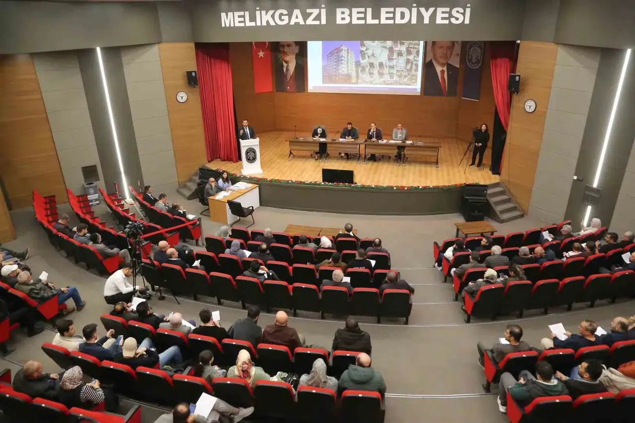 Şiir şöleni kapılarını açtı: Melikgazi 1. Uluslararası Şiir Şöleni coşkuyla başladı!
