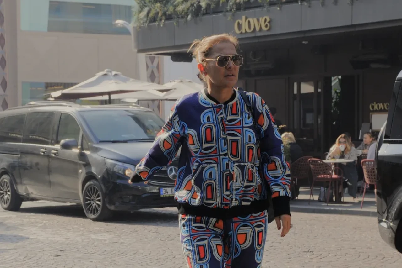 Enerjisi hiç bitmiyor! Demet Akalın’ın alışveriş turundaki samimi tavırları sosyal medyayı sallad