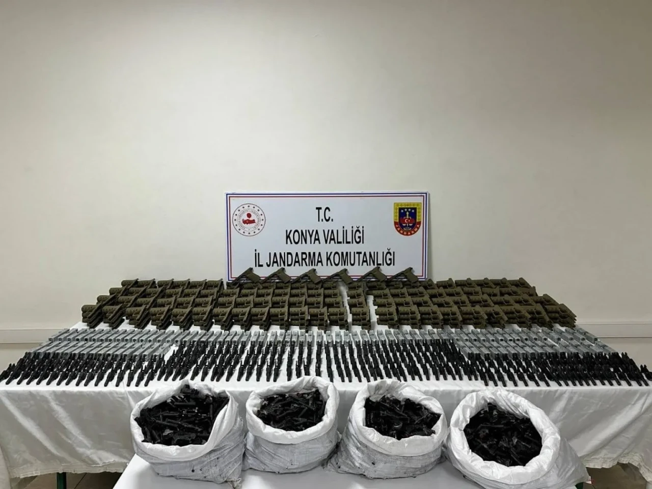 JASAT’tan kaçak silah avı: Konya’da iki noktada büyük operasyon