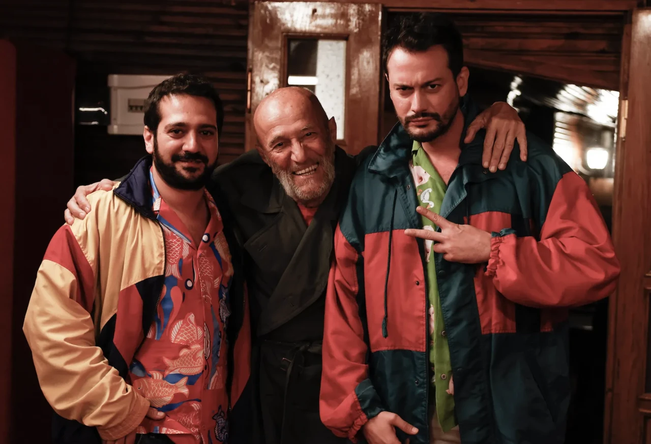 Yeşilçam Efsanesi Coşkun Göğen sette moralleri yükseltti! Mitoloji Mafyası neden bu kadar enerjik?