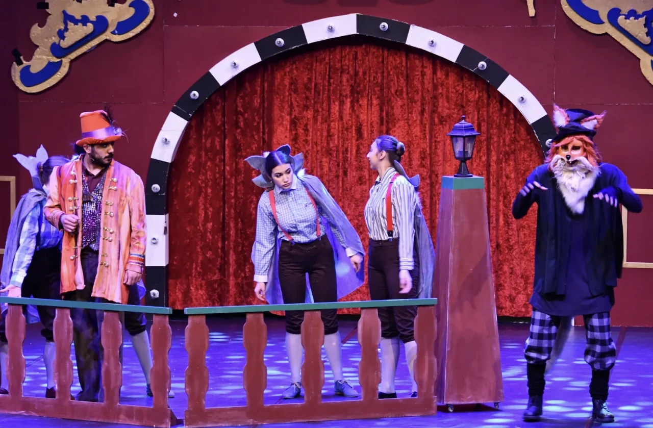 Kasım'da Sanata Doy! Maximum Uniq'in 13 Tiyatro Oyunuyla Hazırladığı Büyüleyici Takvimi Keşfet!