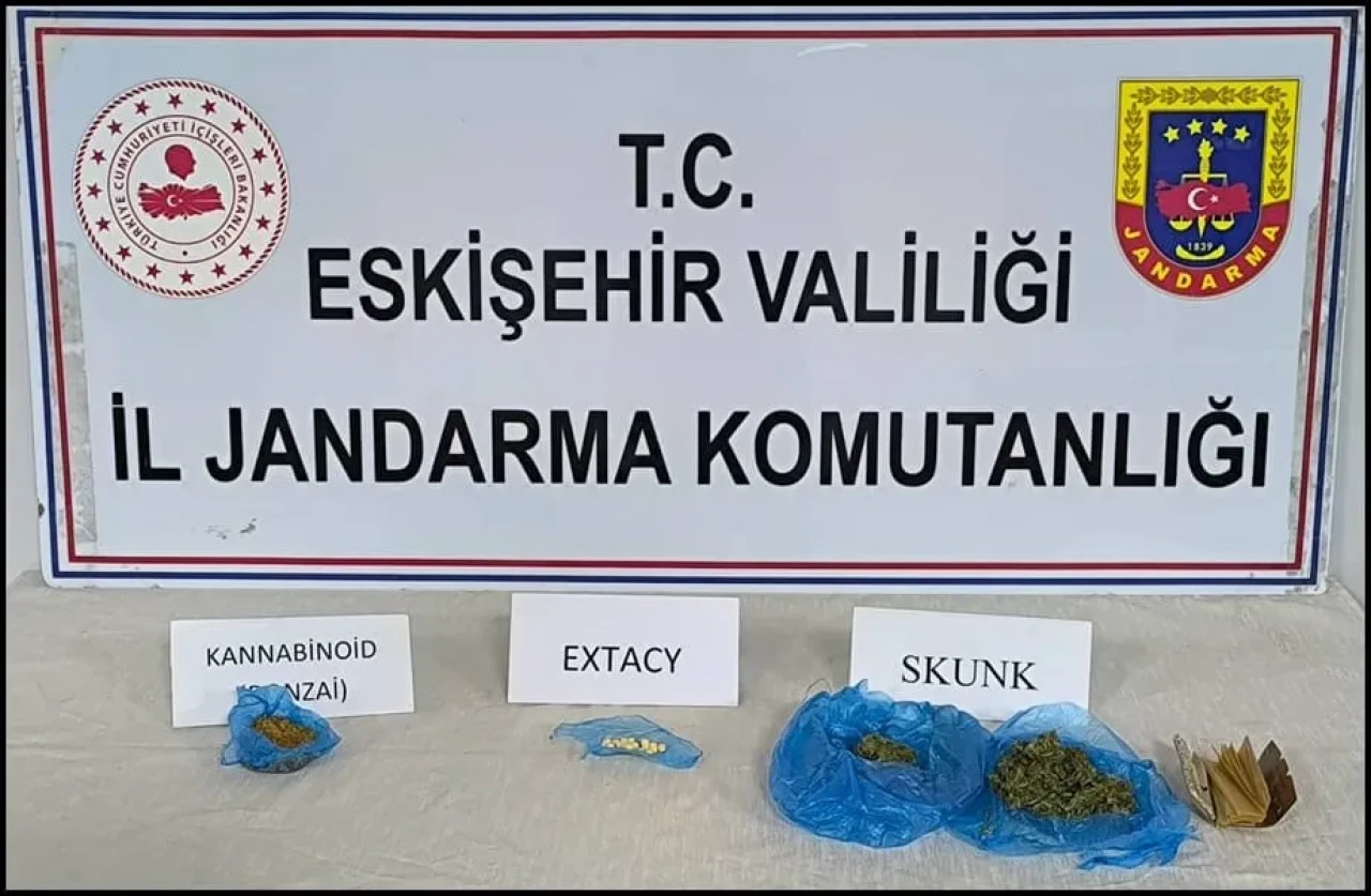 Şüpheli hareketler yakayı ele verdi: Jandarmadan uyuşturucu operasyonu!
