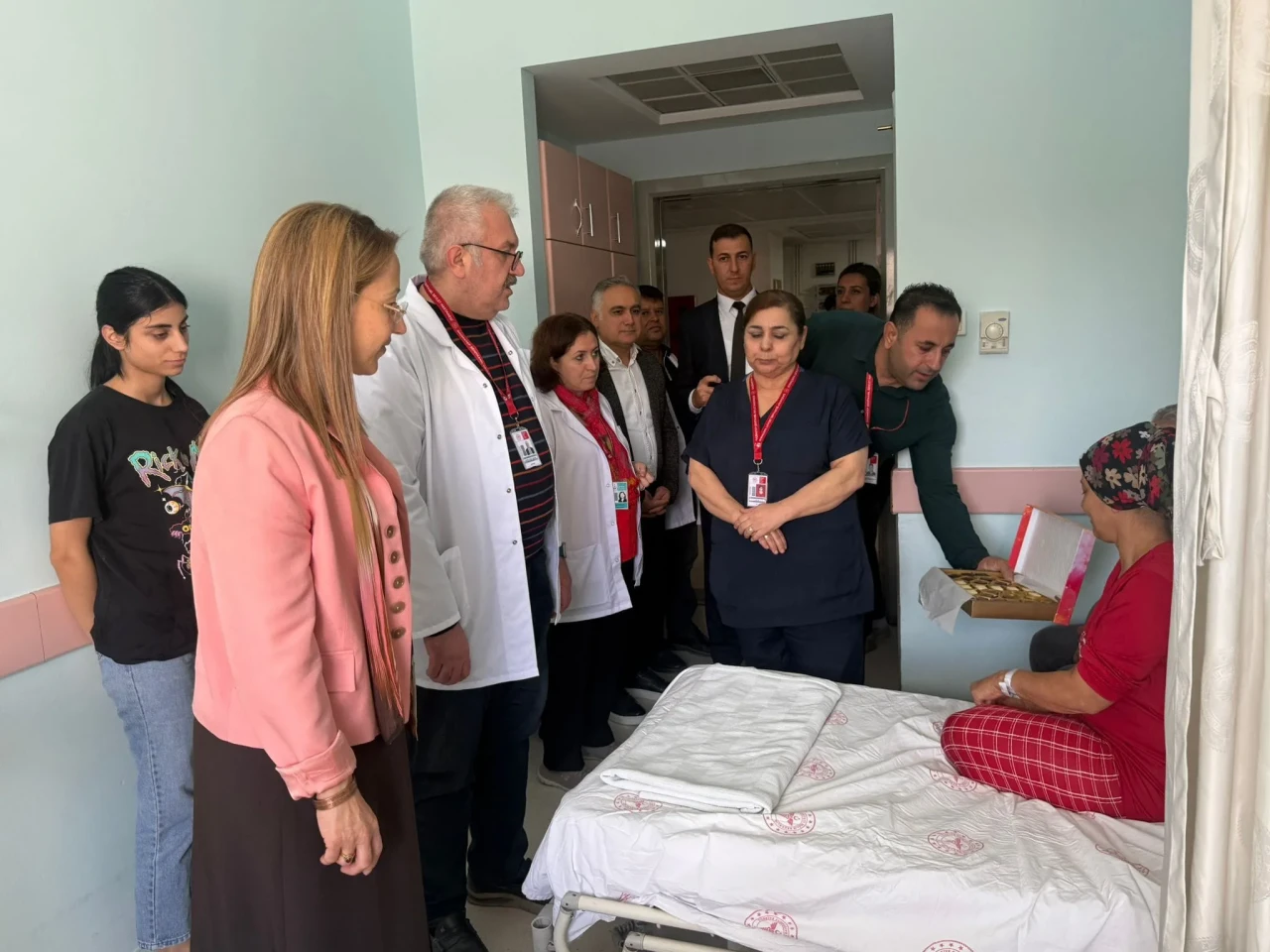 Derya Bakbak'tan Şehitkamil Devlet Hastanesi'ne ziyaret