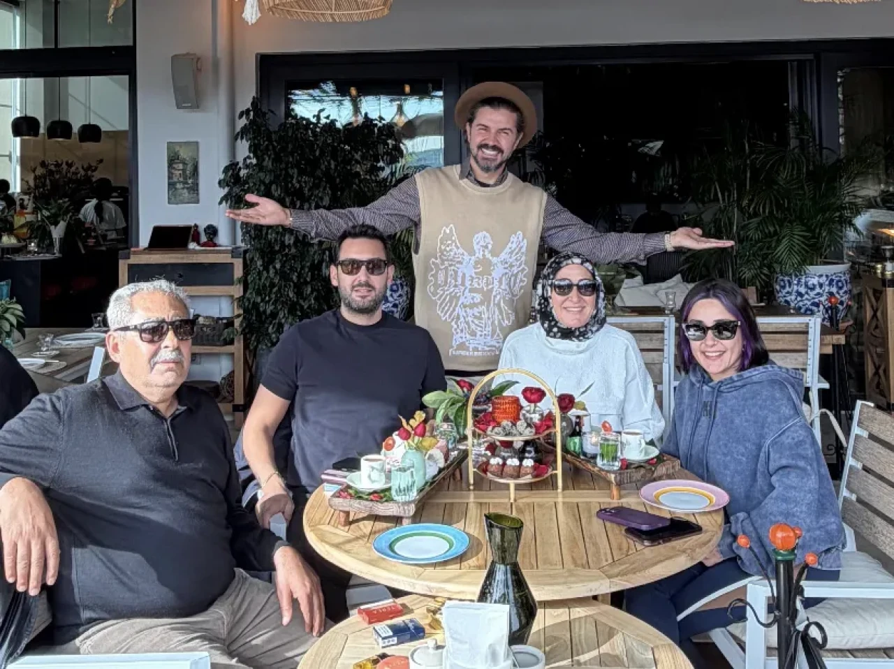 Melek Mosso'nun hayran bırakan aile tablosu: Zekeriyaköy'de neşeli Pazar sabahı!