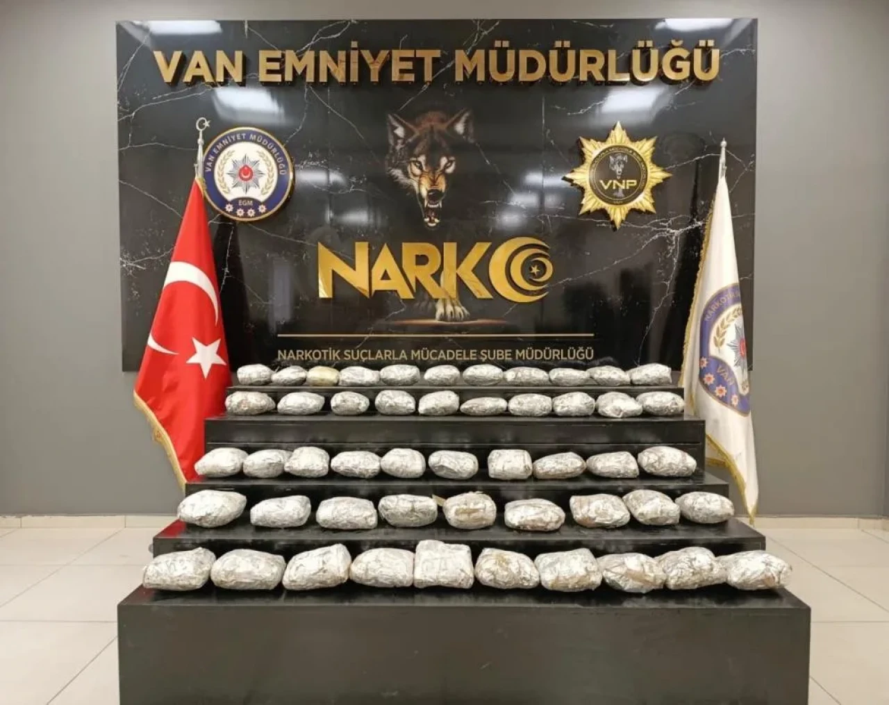 Van’da dev operasyon: 19 kilo skunk ele geçirildi