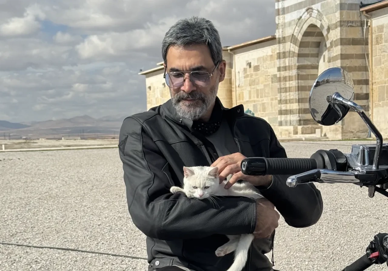 Uğur Işılak sınırları zorladı! Nevşehir'den Rize'ye: Motosikletli türküsüyle Anadolu'yu nasıl uyandırdı?