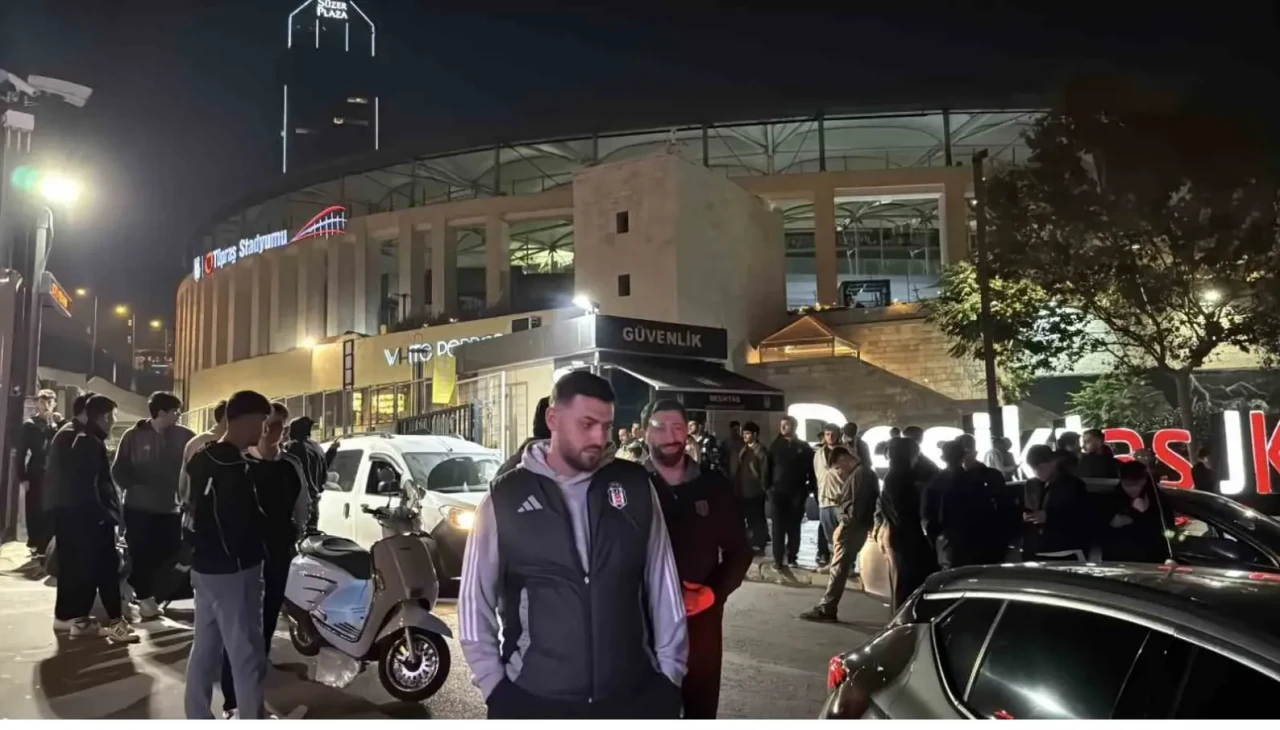 Stad çevresi karıştı: Beşiktaş derbisi öncesi pankart kavgası kanlı bitti!