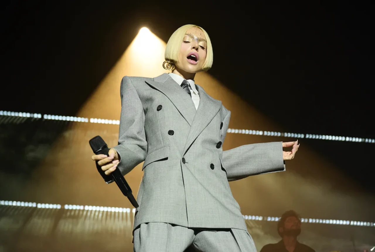 Harbiye sular altında ama koltuklar dolu! Gülşen'den yağmura meydan okuyan efsane performans!