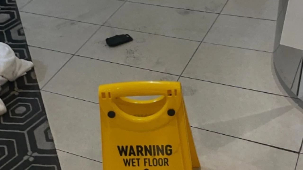 Melbourne Havalimanı’nda Taşınabilir Şarj Cihazı Patladı: Bir Yolcu Yaralandı