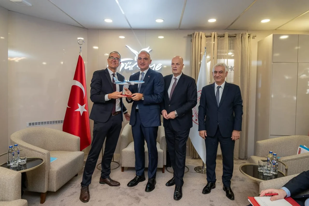 Rekor gelir kapıda! Bakan Ersoy WTM Londra'dan müjdeledi: 64 milyar dolara koşuyoruz!