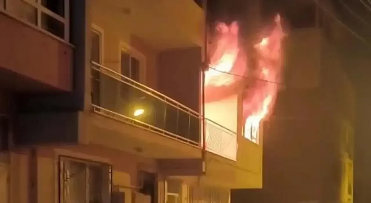 Manisa'da korku dolu anlar: Turgutlu’da ev alevlere teslim!