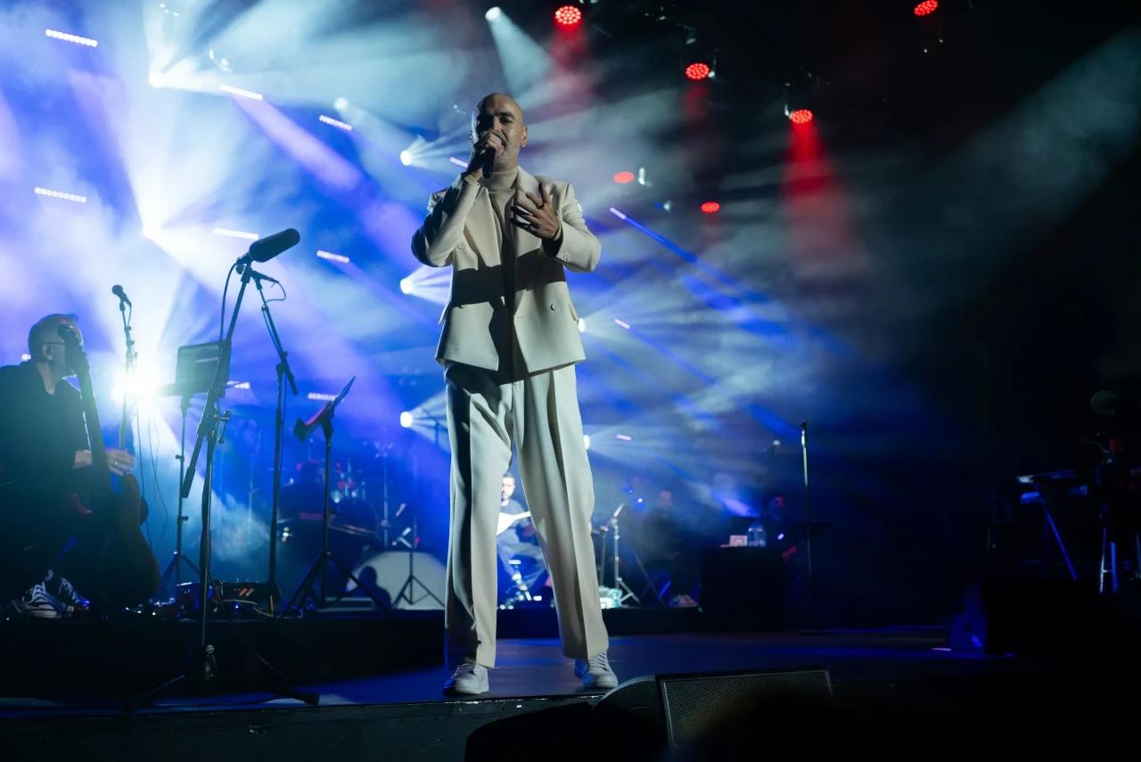 Soner Sarıkabadayı Harbiye’de müzik ziyafeti sundu