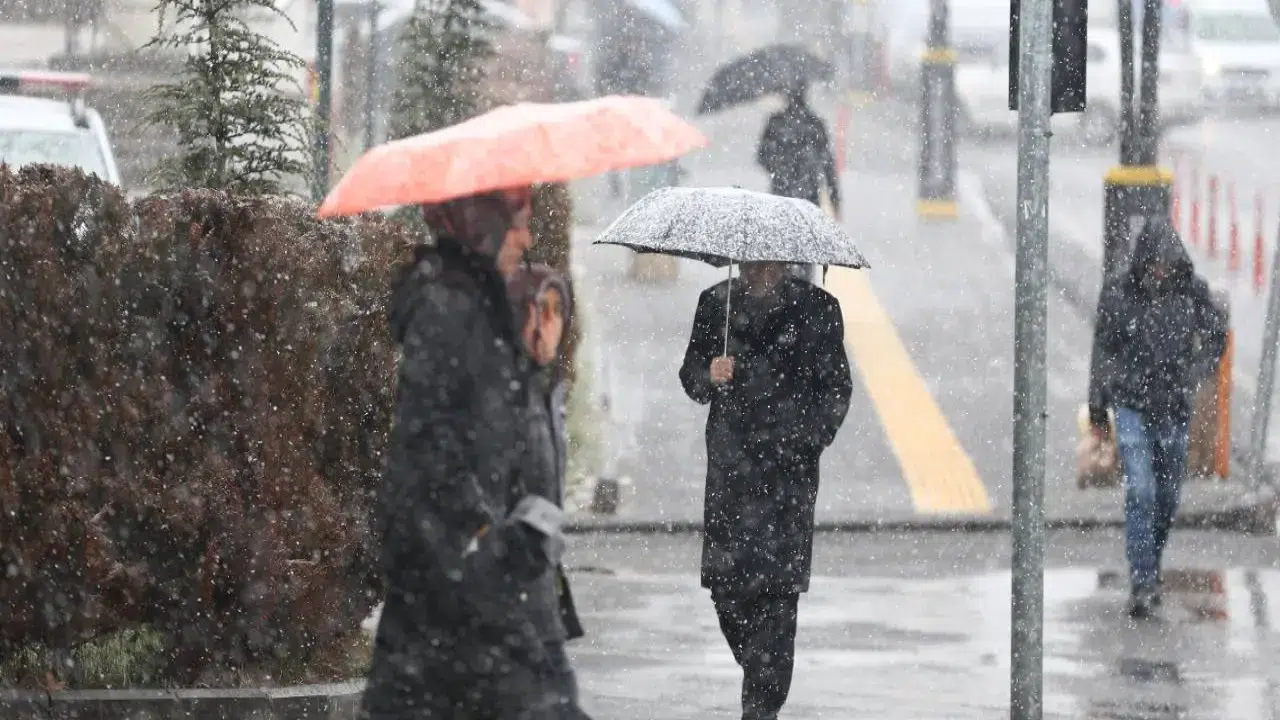 Meteoroloji’den peş peşe uyarılar: 5 il için kuvvetli yağış, birçok bölgede yoğun sis!
