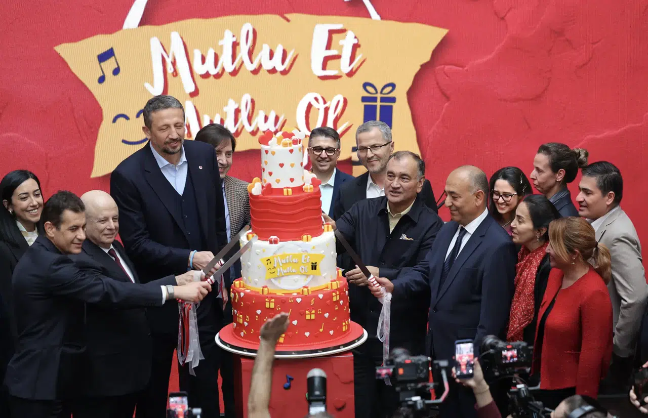 Ressam Devrim Erbil, Yıldızlı Sohbetler'in konuğu oldu