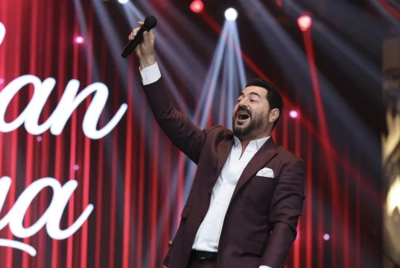 Arabesk müziğin yeni kralı Serkan Kaya, konserde hangi yeni albüm sürprizlerini açıkladı?