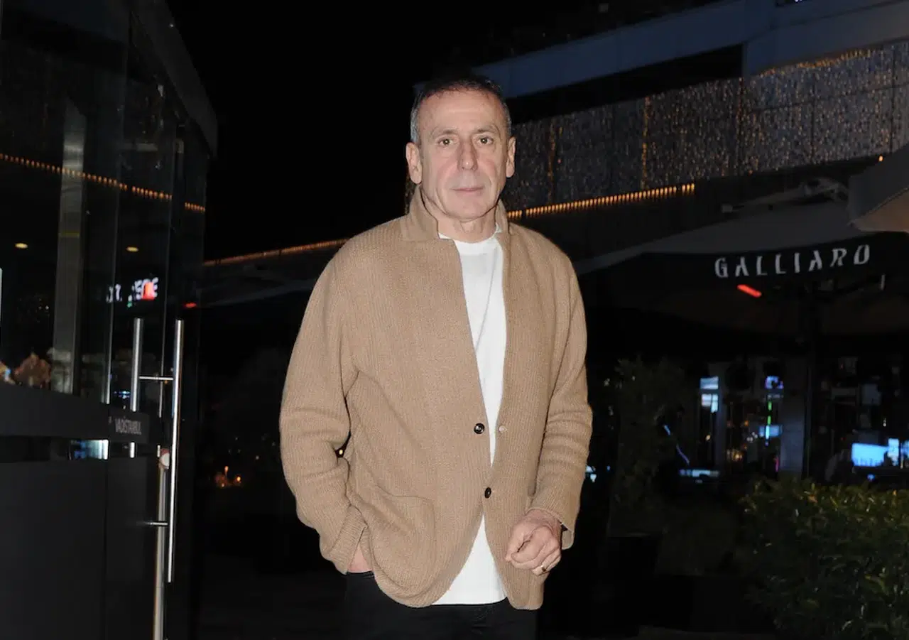 Futbolun usta ismi alışverişte: Abdullah Avcı’dan sıcak tavırlar