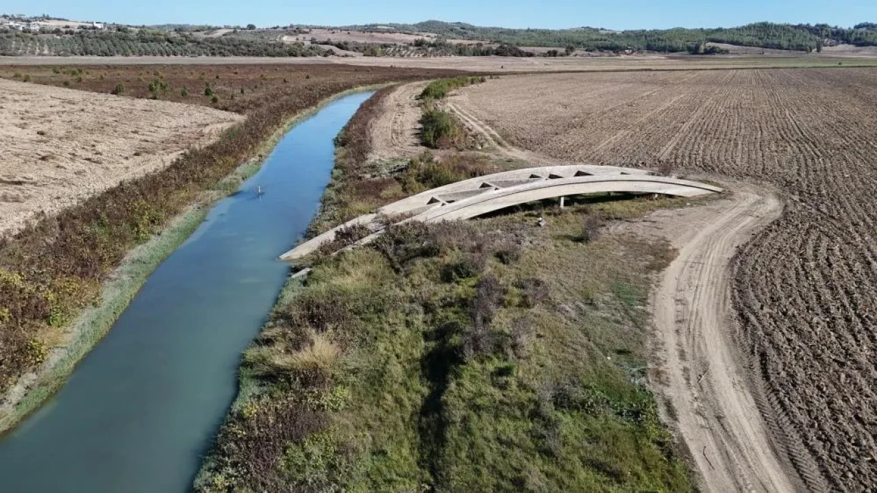 Seyhan Baraj Gölü çekildi, Alman Köprüsü gün yüzüne çıktı!