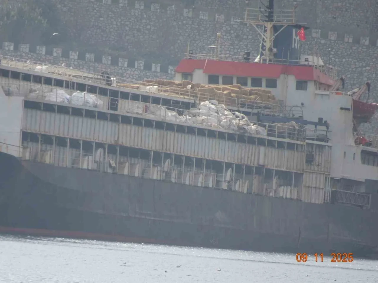 Bandırma açıklarında bekleyen gemi Türkiye’yi ayağa kaldırdı!