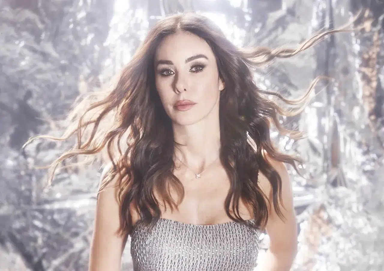 Defne Samyeli’den Sezen Aksu klasiğine yeni yorum: 'Şarkı söylemek lazım' yeniden bizimle