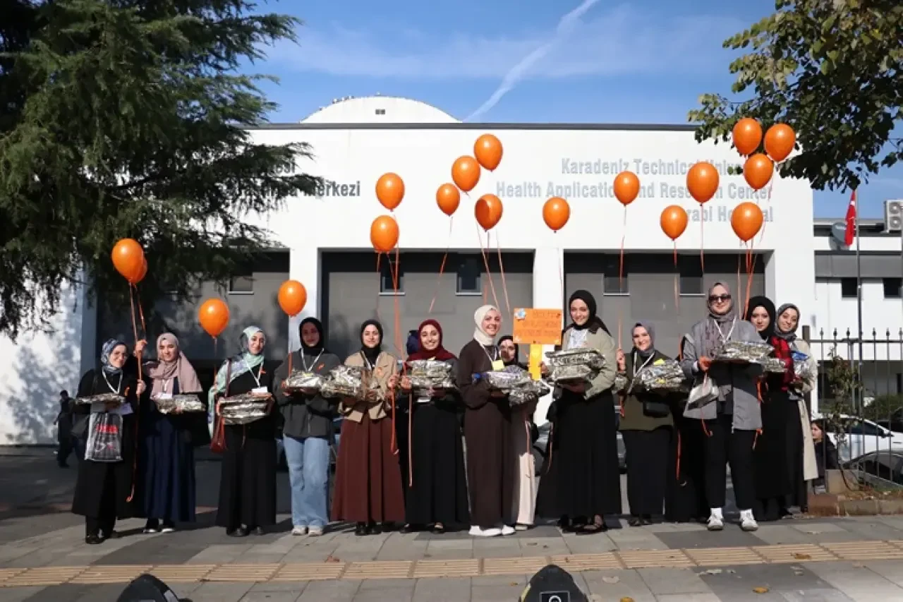 Trabzon’da öğrencilerden lösemi tedavisi gören çocuklara sevgi dolu ziyaret
