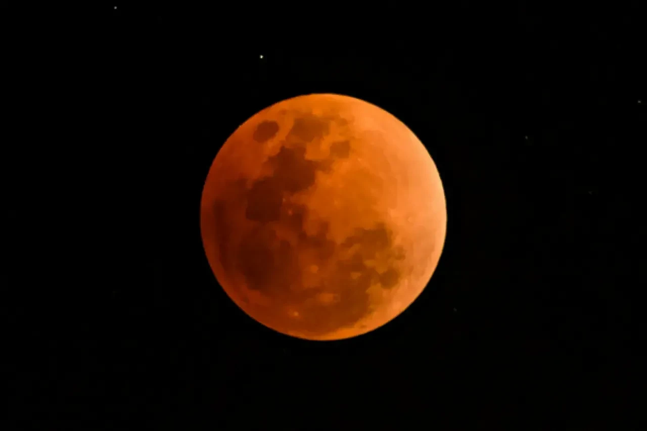 2025’in en parlak gecesi: 'Kunduz Süper Ay' bu akşam gökyüzünde!