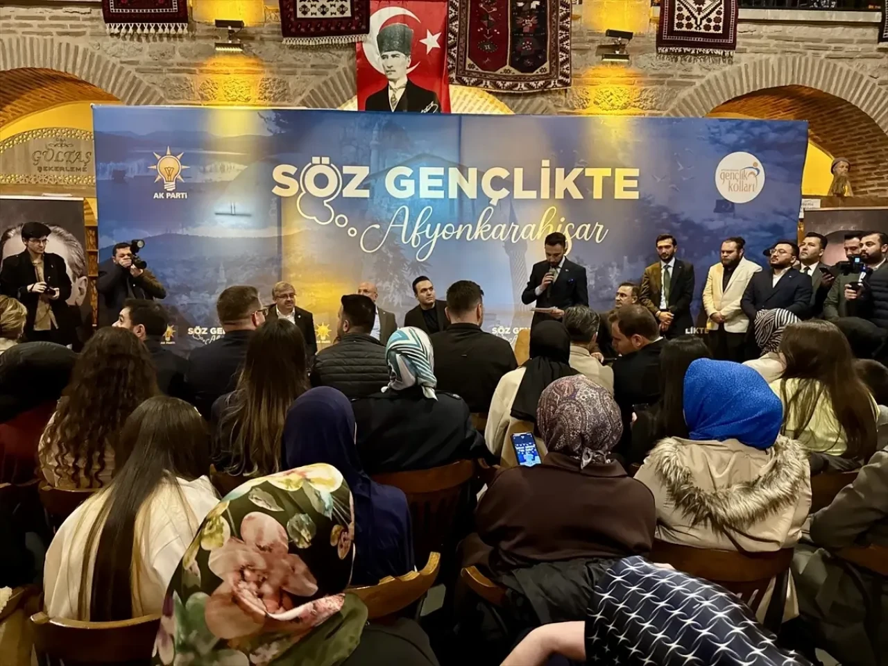 'Dünyanın en büyük gençlik hareketiyiz': AK Parti’den gençlere güçlü mesaj