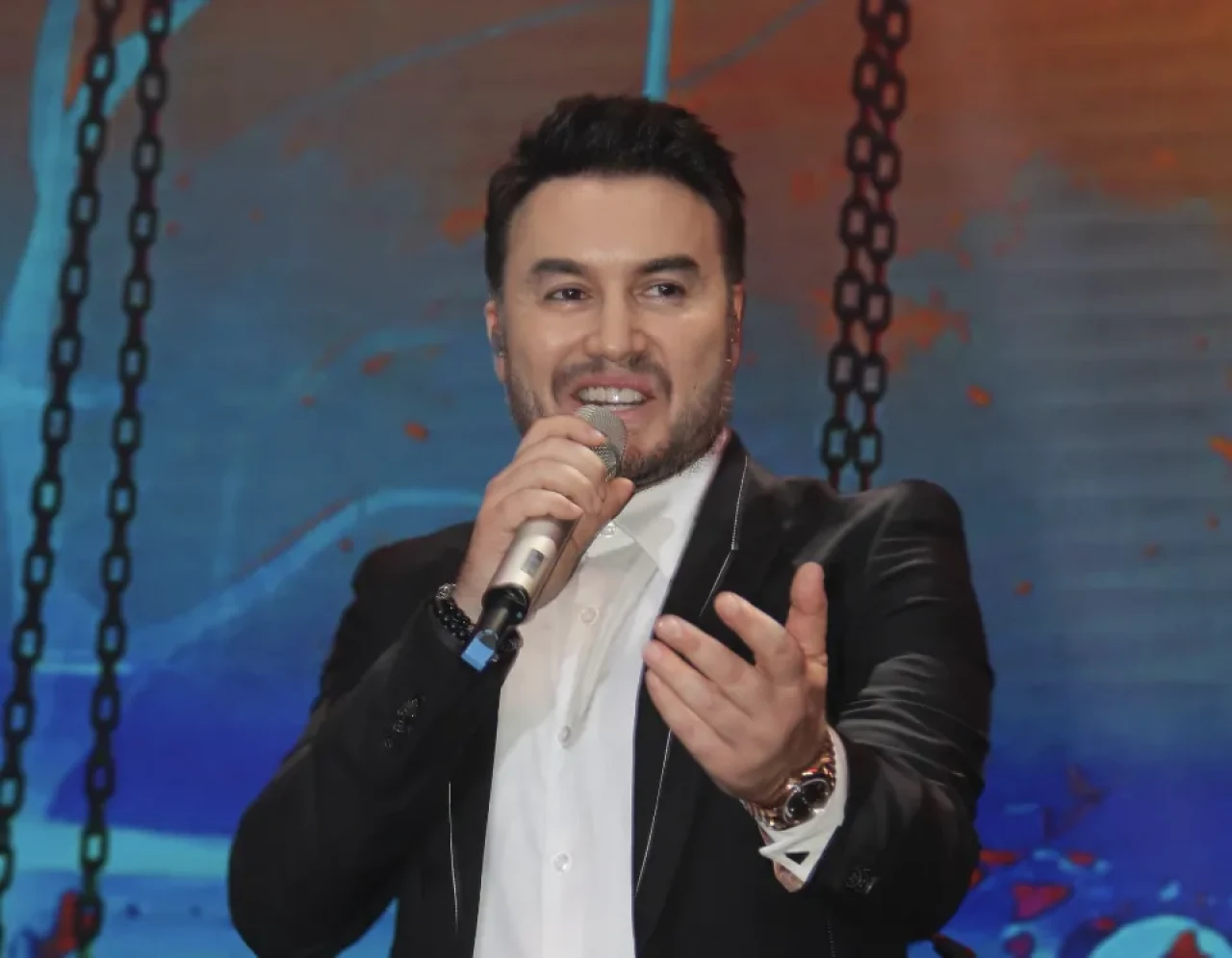 Mustafa Ceceli’den samimi itiraf! Merve Özbey düetine nasıl dahil oldu? 'Ben kaynak yaptım!'